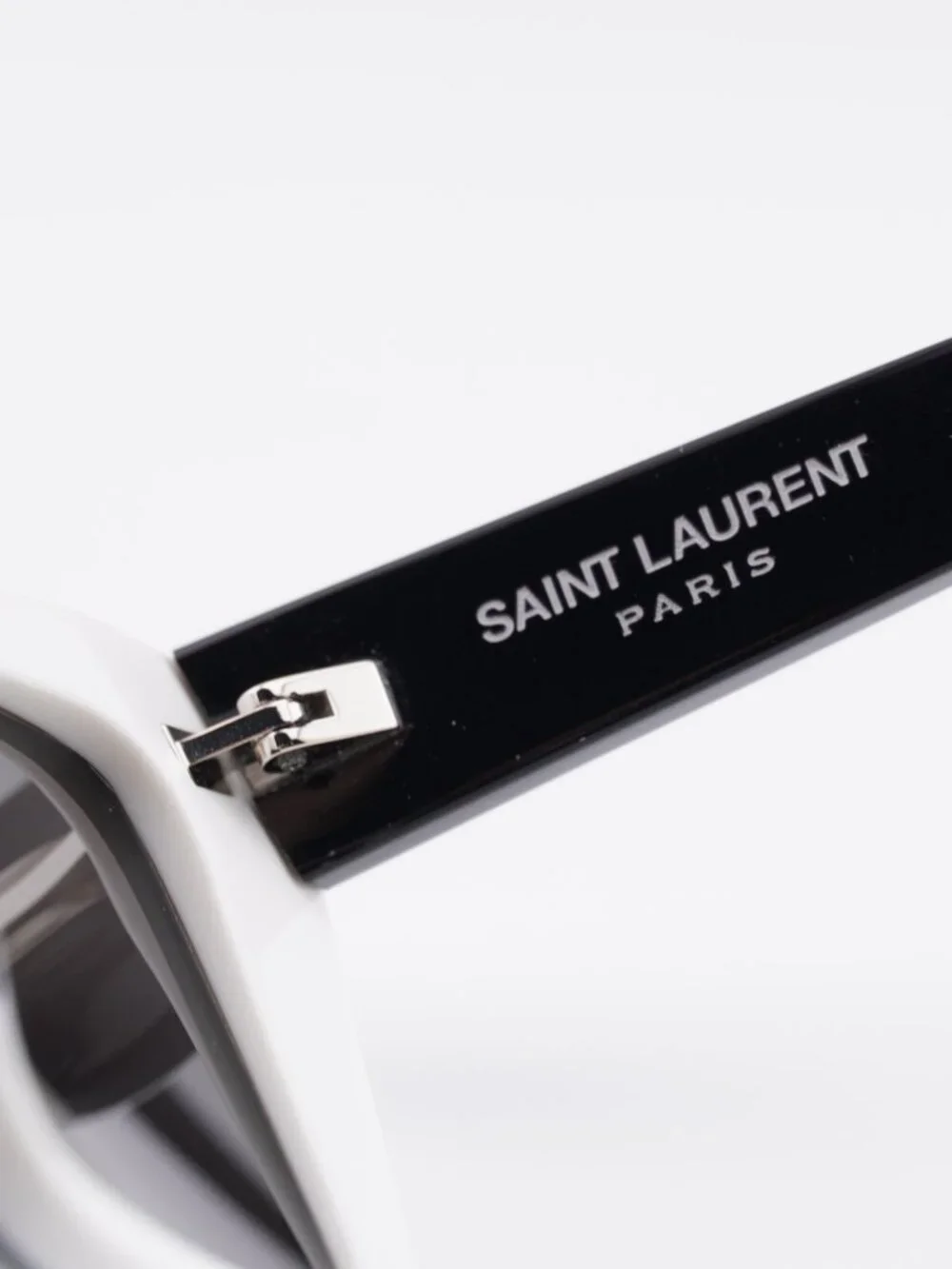 Saint Laurent model sl276